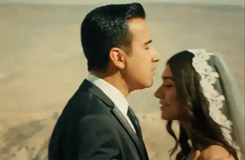 Aşk Ve Mavi: Emrah ve Burcu Öpüşme