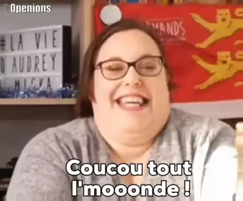 Audrey Robine dit Coucou tout l'mooonde !