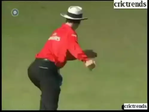 Billy Bowden's Iconic Four Signal