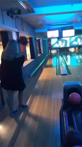 Hilarious Bowling Fail: Ball Goes Wrong Way