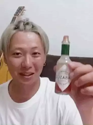 Daice 大野雄大 Drinks Tabasco Sauce