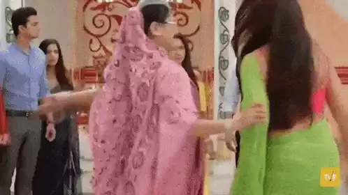 Bollywood Drama: Woman's Overdramatic Reaction