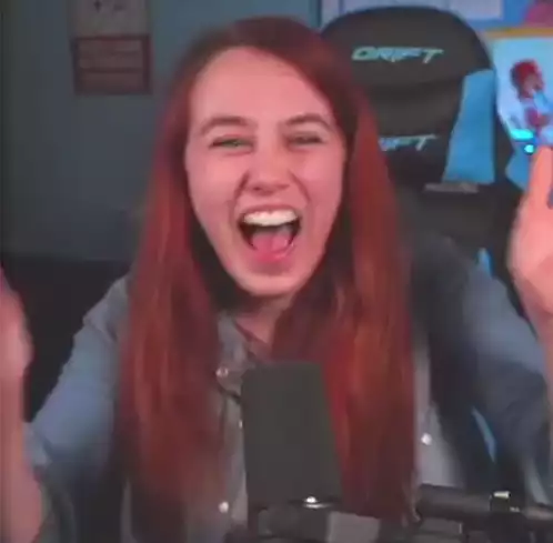 Elesky Gritando de Alegría