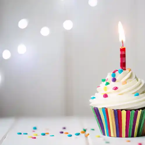 Feliz Cumpleaños Animado con Cupcake y Vela