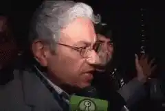 Felo Speaks into Green Microphone
