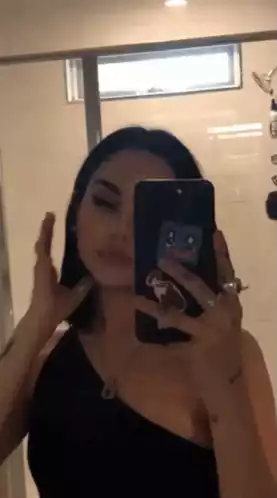 Aesthetic Mirror Selfie