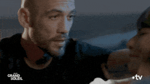 Support Kiss GIF by Un si grand soleil