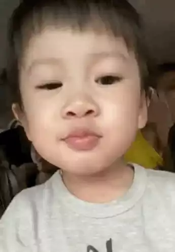 Jao Jao Nang Makes a Funny Face
