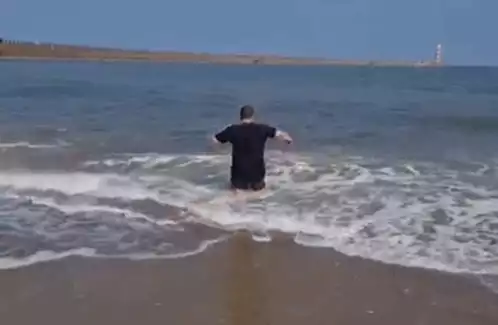 Man Makes a Splash in Ocean - K5 Splat