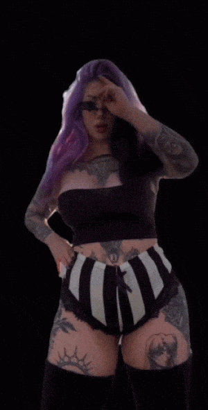 Dakotaalexandraa Dance & Peace Sign