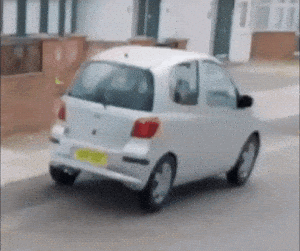 Funny Car Bounce: Jiggly Yaris Dancing