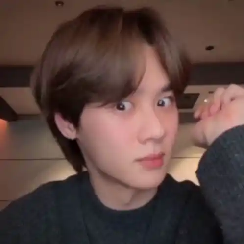 WayV Kun's Funny Face & Bear Moment